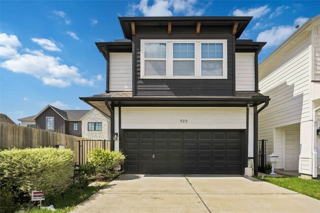 property at 723 W 16th St