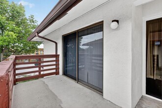 615 NW 210th St in Miami, FL - Building Photo - Building Photo