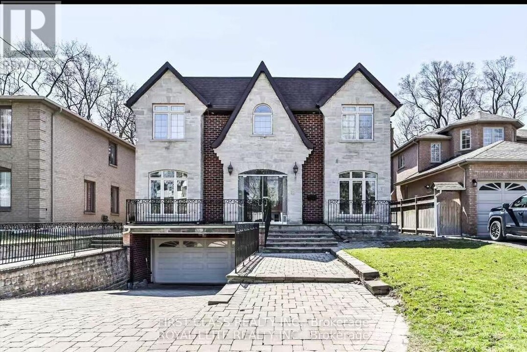 73 Highland Park Blvd in Markham, ON - Building Photo