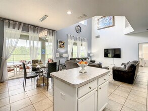8627 La Isla Dr in Kissimmee, FL - Foto de edificio - Building Photo