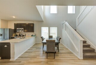 20951 New Proper Dr in Roman Forest, TX - Foto de edificio - Building Photo