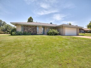 6721 St Mary's Cir in Oklahoma City, OK - Building Photo - Building Photo