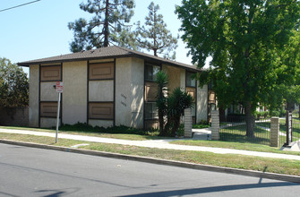 Los Feliz Park in Thousand Oaks, CA - Foto de edificio - Building Photo