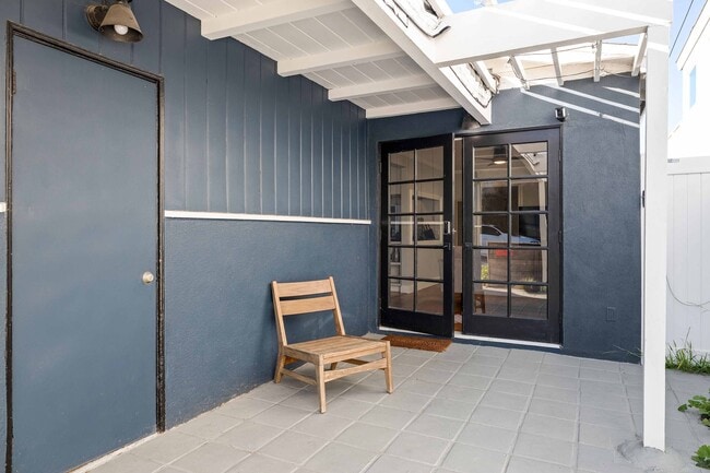 1221 10th St in Hermosa Beach, CA - Foto de edificio - Building Photo