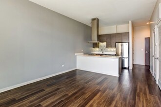 1840 W Chicago Ave-Unit -217 in Chicago, IL - Building Photo - Building Photo