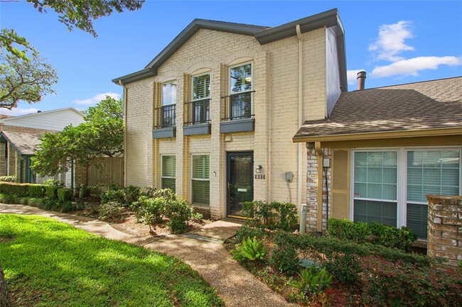 2908 Gessner Rd in Houston, TX - Building Photo - Building Photo