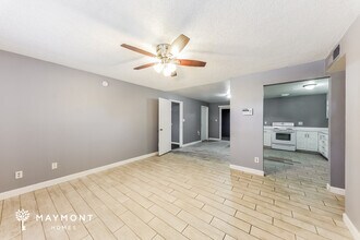 4742 N 82nd Ave in Phoenix, AZ - Building Photo - Building Photo
