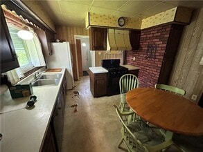 197 Searight Ave in Uniontown, PA - Building Photo - Building Photo
