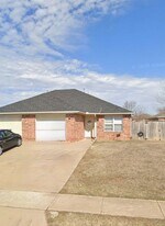 305-307 E Asher Ct in Rogers, AR - Building Photo