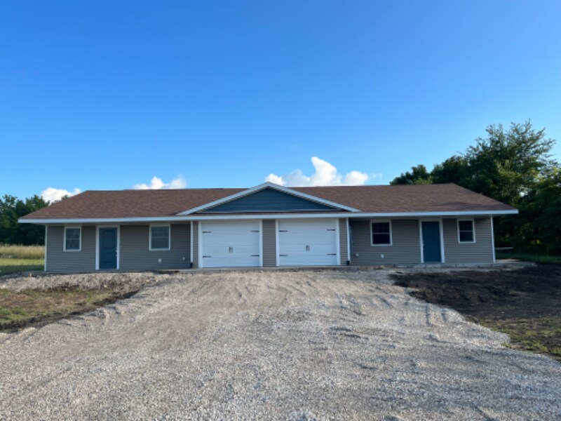 118 W Cedar Ln in New Sharon, IA - Building Photo