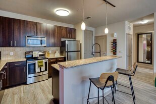 Mosaic Westshore Apartments in Tampa, FL - Building Photo