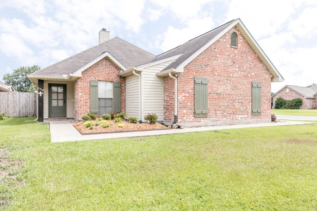 100 Harvest Pointe Cir in Lafayette, LA - Building Photo