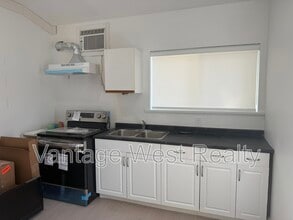 907-907 Sutherland Ave in Kelowna, BC - Building Photo - Building Photo