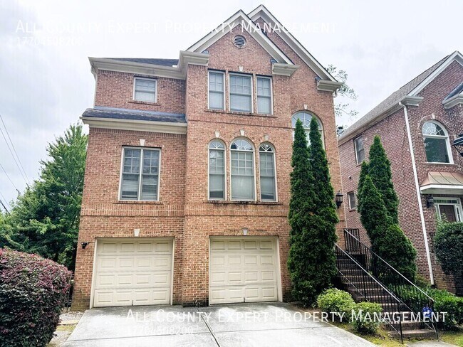 property at 907 Lenox Ct NE