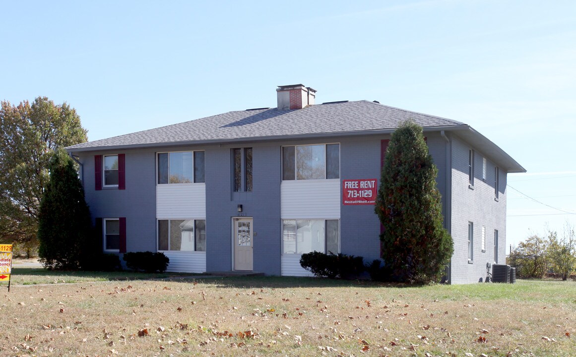 6121 Dickson Rd in Indianapolis, IN - Foto de edificio