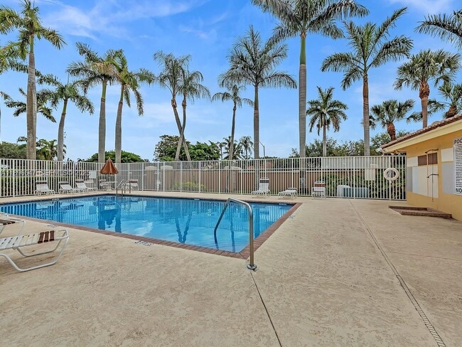 16879 SW 1st Manor in Pembroke Pines, FL - Building Photo - Building Photo