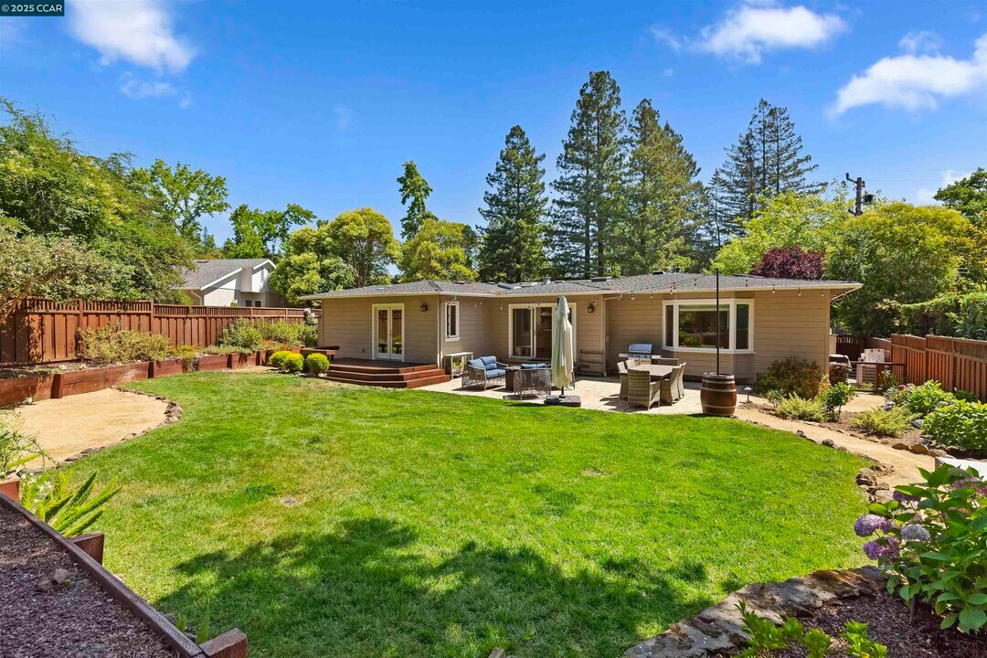 125 Meadow Ln in Orinda, CA - Building Photo