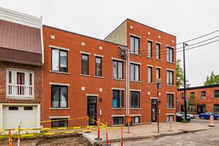 Vïma in Montréal, QC - Building Photo