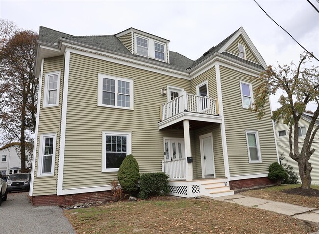 15 Warren St in Stoneham, MA - Building Photo - Building Photo