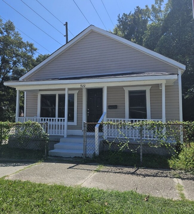 property at 922 Dock St