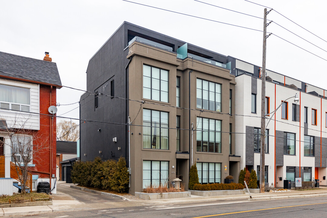 360 Harbord St in Toronto, ON - Building Photo