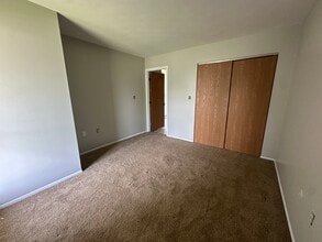 4 Clemens Ave in Jamestown, OH - Building Photo - Building Photo