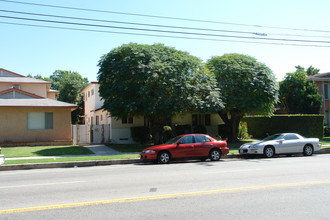 5716 Kester Ave in Van Nuys, CA - Building Photo - Building Photo