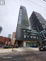 39 Roehampton Ave in Toronto, ON - Building Photo