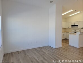 8823 Roping Rodeo Ave in Las Vegas, NV - Foto de edificio - Building Photo