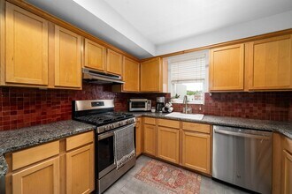 536 Grand St in Hoboken, NJ - Building Photo - Building Photo