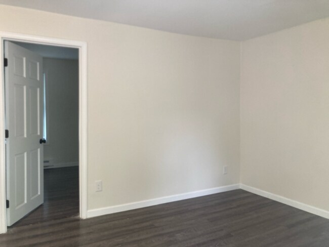 110 W Willow Dr in Roseland, IN - Foto de edificio - Building Photo