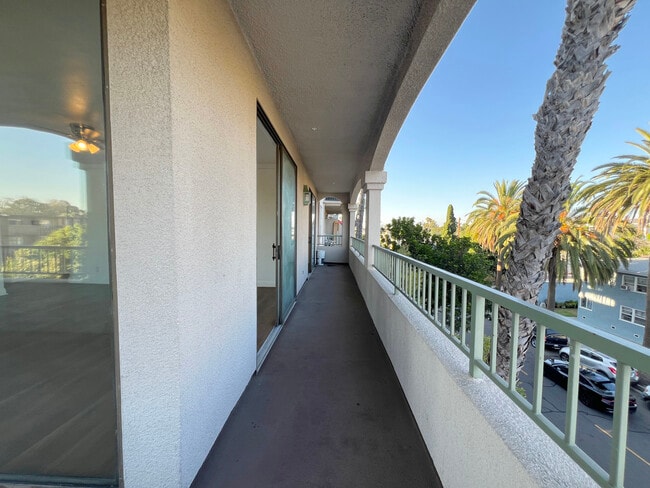 555 Maine Ave, Unit 304 in Long Beach, CA - Foto de edificio - Building Photo