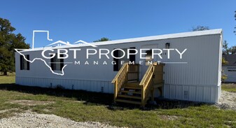 418 E Collins St in Bremond, TX - Building Photo