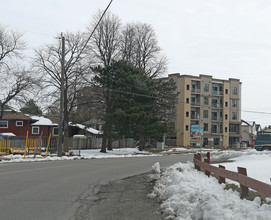 Fairview Condominiums in St Catharines, ON - Building Photo - Building Photo