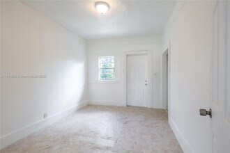 768 NW 35th St in Miami, FL - Building Photo - Building Photo