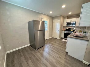 2612 Rogers Ave in Austin, TX - Building Photo - Building Photo