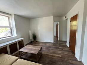 1601 Hillsdale Ave, Unit 2 in Dormont, PA - Building Photo - Building Photo