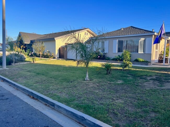 823 Congress St in Costa Mesa, CA - Building Photo - Building Photo