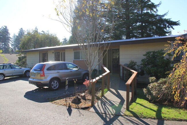 2645 N 16th Ct in Coos Bay, OR - Building Photo - Building Photo