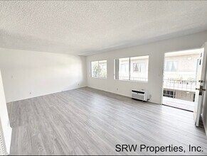 Aqua Vista Apartments in North Hollywood, CA - Building Photo - Building Photo