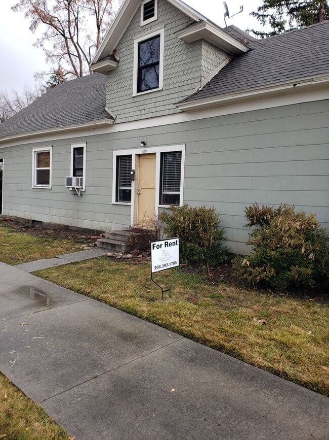 property at 1822 W Washington St