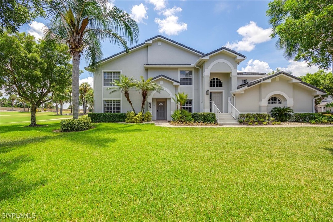 7000 Pinnacle Ln in Naples, FL - Building Photo