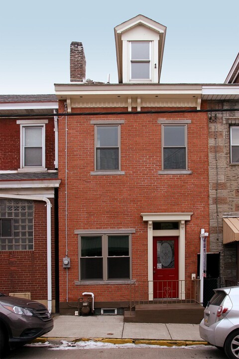 170 42nd St in Pittsburgh, PA - Building Photo