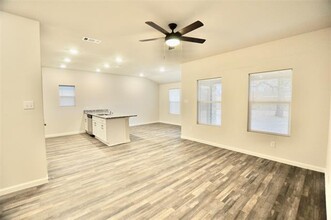 928 Ben Dr in Springtown, TX - Building Photo - Building Photo