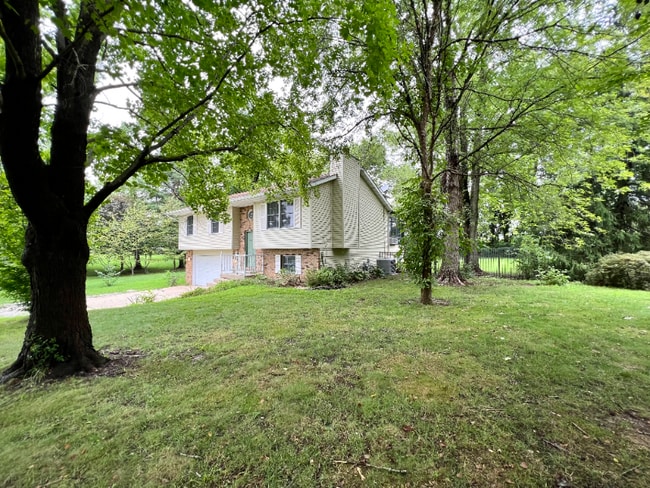 1755 Fountainbleu Dr in Worden, IL - Building Photo - Building Photo