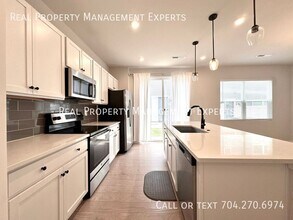 6024 Caprera Wy in Charlotte, NC - Building Photo - Building Photo