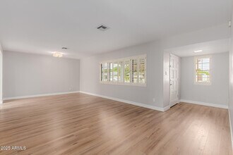 5001 E Mitchell Dr in Phoenix, AZ - Building Photo - Building Photo