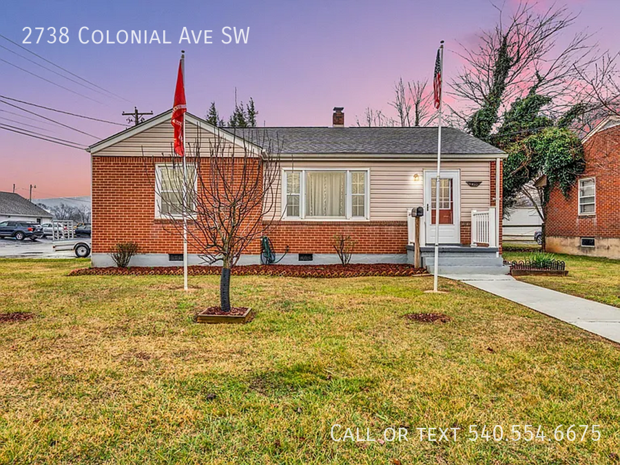 2738 Colonial Ave SW in Roanoke, VA - Building Photo