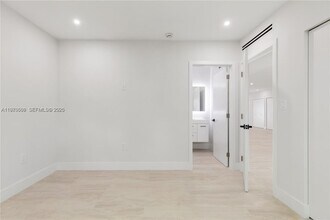 2251 SW 20th St in Miami, FL - Foto de edificio - Building Photo