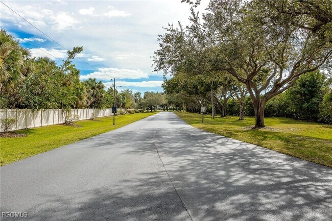 12611 Apopka Ct in North Fort Myers, FL - Building Photo - Building Photo